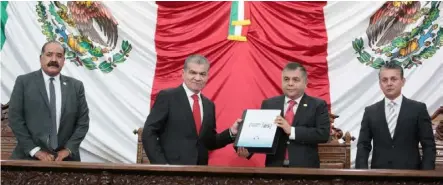  ?? ?? Miguel Ángel Riquelme Solís acudió ante el pleno del Congreso local para presentar su Quinto Informe de Gobierno.