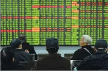  ?? AFP ?? The smart money in China is already pulling out of stocks.
