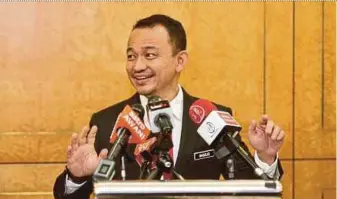  ?? PIC BY ZULFADHLI ZULKIFLI ?? Education Minister Dr Maszlee Malik speaking at a press conference at the Parliament lobby in Kuala Lumpur yesterday.