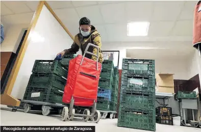  ?? ÁNGEL DE CASTRO ?? Recogida de alimentos en el refugio de Zaragoza.