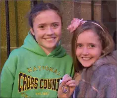  ??  ?? Claragh Keane with her All-Ireland medal and sister Euabha who ran the under-11 race.