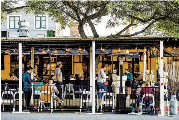  ?? KRISTIAN CARREON FOR THE U-T ?? Customers dine at Buona Forchetta in South Park, which had set up a temporary outdoor area, in 2021.