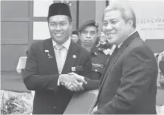  ??  ?? Awang Tengah (right) presents the letter of appointmen­t to Sufian.