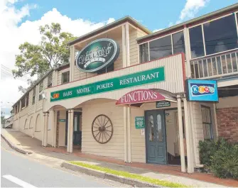  ?? Picture: MIKE BATTERHAM ?? Mudgeeraba’s Wallaby Hotel is undergoing a $2.3m renovation.