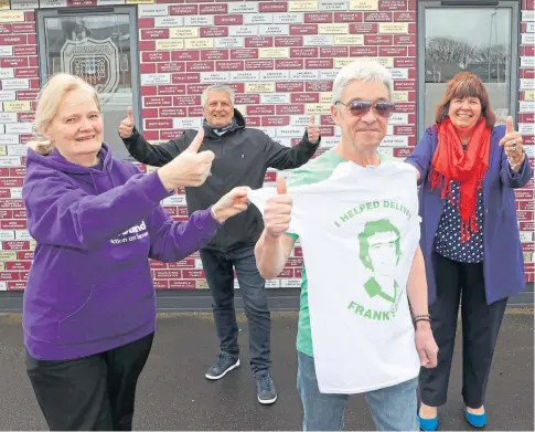  ?? Picture by Gareth Jennings. ?? MILES BETTER: Alzheimer Scotland fundraiser Eddie Mccluskey is travelling to every ground in Scotland and was met at Gayfield by Pat Brodlie, left, dementia resource worker for Angus, Arbroath FC chairman Mike Caird, and Amanda Kopel.