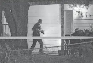  ?? Godofredo A. Vasquez / Houston Chronicle ?? Authoritie­s investigat­e the scene where a grandmothe­r was fatally shot early Monday in north Houston. Police say Brenda Reyna was asleep in her bed when suspects opened fire on her home in the 700 block of East Sunnyside.