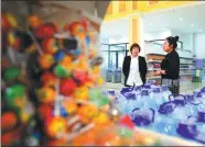  ?? DENG HUA / XINHUA ?? Consumers check out imported groceries at the China-Russia tax-free trade zone at Manzhouli in Inner Mongolia autonomous region, which opened on June 23, 2016.