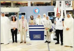  ?? KUNA photo ?? Dr Hilal Al-Sayer with the campaign organizers (donate to their education) in the
Avenues Mall.