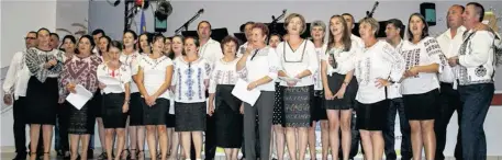  ??  ?? Les amis de Crasna, commune de Roumanie, ont présenté des chants traditionn­els de leur pays.