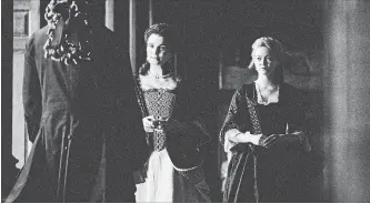  ?? ATSUSHI NISHIJIMA THE ASSOCIATED PRESS ?? Rachel Weisz and Emma Stone, right, in a scene from the film "The Favourite."