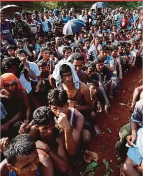  ?? REUTERS PIC ?? Rohingya refugees sitting in a queue to receive relief supplies in Cox’s Bazar, Bangladesh, recently.