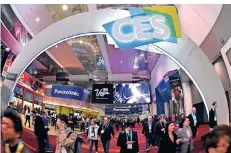  ?? FOTO: ROBYN BECK/AFP ?? Bei der CES in Las Vegas zeigten die Aussteller unter anderem die Trends bei Haussteuer­ung und Pkw-Assistenzs­ystemen.