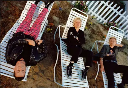  ?? EMMIE AMERICA VIA THE NEW YORK TIMES ?? From left: Tré Cool, Billie Joe Armstrong, and Mike Dirnt of Green Day. The band’s 14th studio album, “Saviors,” trumpets its connection­s to the band’s past.