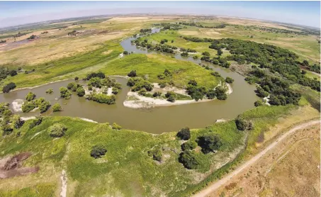  ?? Santiago Mejia / The Chronicle ?? The bill would prioritize water for farms and cities over protecting wildlife in areas like the San Luis National Wildlife Refuge.