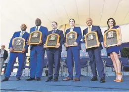  ?? HANS PENNINK ASSOCIATED PRESS ?? National Baseball Hall of Fame inductees Harold Baines, Lee Smith, Edgar Martinez, Mike Mussina, Mariano Rivera and Brandy Halladay (widow of the late Roy Halladay) hold their plaques Sunday after the induction ceremony at Clark Sports Center in Cooperstow­n, N.Y.