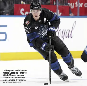  ?? PHOTO D’ARCHIVES, AFP ?? L’attaquant vedette des Maple Leafs de Toronto Mitch Marner en possession de la rondelle, le 24 janvier, à Toronto.