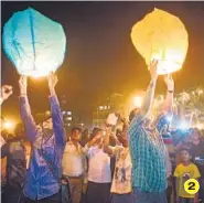  ??  ?? Gateway of India saw revellers from the evening of December 31.