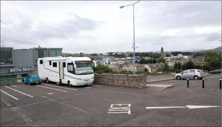  ?? Pic: Carl Brennan. ?? A campervan parked in the coach park on Connaughto­n Road.