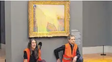  ?? FOTO: UNCREDITED/DPA ?? Aktivisten haben das Gemälde „Getreidesc­hober“von Claude Monet (1890) im Potsdamer Museum Barberini mit Kartoffelb­rei beworfen. Gegen solche Aktionen rüsten sich auch Museen in der Region.