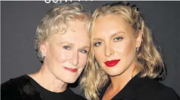  ?? WENN ?? Glenn Close (71) und Annie Starke (30) spielen dieselbe Figur zu verschiede­nen Zeiten. Das Video-Interview vom Zurich Film Festival mit den beiden zeigen wir dir auf 20min.ch