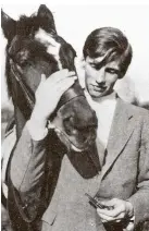  ?? FOTO: DPA FOTO: FAMILIE ?? Sophies Bruder Hans Scholl (l.). Wann oder wo das Foto entstand, ist nicht bekannt.
Alexander Schmorell (r.), aufgenomme­n im September 1940.