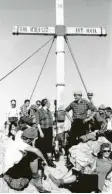  ?? Foto: Kolping ?? Das Kreuz hat die Kolpingsfa­milie Gersthofen am selben Tag, als mit dem Bau der Berliner Mauer begonnen wurde, aufgestell­t.