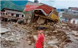  ??  ?? La nación sudamerica­na combate, además de la crisis política y la pandemia, que genera paisajes desiertos, desastres naturales como el de pasados días por lluvias, con más de 35 mil familias afectadas.