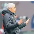  ?? FOTO: DPA ?? Ruhig bleiben: BVB-Trainer Lucien Favre beim Spiel in Frankfurt.