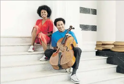  ?? JAKE TURNEY ?? Sheku (amb la seva germana pianista) va ser el primer negre en guanyar el premi BBC al jove músic de l’any