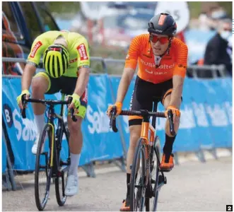  ??  ?? 2
2 Brillo cuesta
arriba. 5º en la etapa reina de la Volta a la C. Valenciana y -abajo- ganador de la montaña de la Vuelta a Burgos 2020.