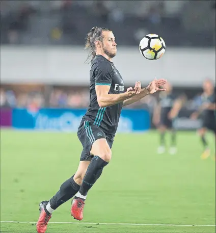  ?? FOTO: EFE ?? Gareth Bale, en la puerta de salida El galés es el primero en la lista de candidatos a dejar el Real Madrid por la llegada de Mbappé