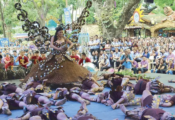  ??  ?? Contingent­s from various towns and cities in Misamis Oriental showcase their talent during the street dance competitio­n