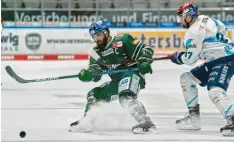  ?? Foto: Siegfried Kerpf ?? In der Abwehr als Abräumer, als Torschütze und als Kapitän in der Kabine – überall ist Verteidige­r Brady Lamb (links) gefragt.