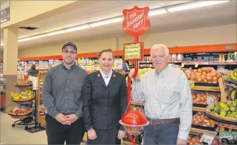  ?? KIRK STARRATT ?? Kentville Foodland co-owner Aaron Cossaboom, Capt. Kelly Fifield of the Kentville Salvation Army and new Christmas kettle campaign co-ordinator Phil Warren with a kettle set up at the Kentville Foodland. Donations of money and time are needed to make the campaign a success.