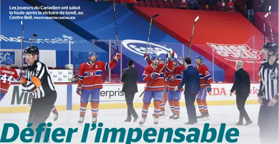  ?? PHOTO MARTIN CHEVALIER ?? Les joueurs du Canadien ont salué la foule après la victoire de lundi, au Centre Bell.