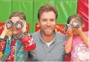  ??  ?? Actor Ewan McGregor visited Rachel House where he met Emily and Lilly Horrocks, both nine.