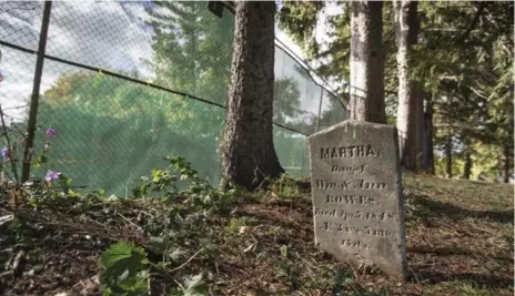  ?? BERNARD WEIL/TORONTO STAR ?? The grave of 2-year-old Martha Bowes, who died in 1848, is closest to the location of bone fragments found near the proposed site of an in-ground pool.