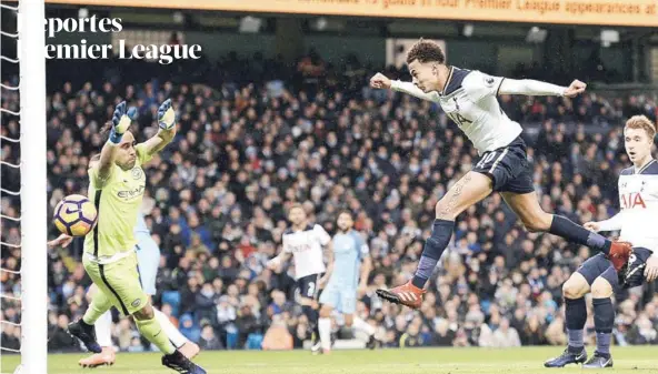  ?? FOTO: AFP ?? Dele Alli cabecea a la red para el 2-1 en el primer remate del partido contra Claudio Bravo .