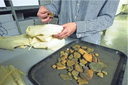  ?? ROGELIO V. SOLIS/AP ?? Remains and objects from ancestors are transporte­d in muslin bags that decompose in soil when reburied.