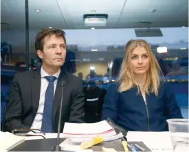  ?? FOTO: LEHTIKUVA/HEIKO JUNGE ?? Therese Johaug och advokaten Christian B Hjort får vänta på den slutliga domen.