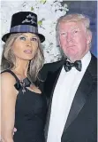  ?? FOTO: IMAGO ?? Donald Trump mit Ehefrau Melania bei einer Silvesterp­arty.
