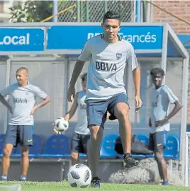  ??  ?? Debutante. Emanuel “Bebelo” Reynoso será titular por primera vez.