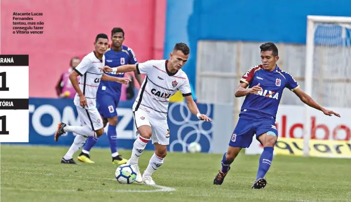  ??  ?? Atacante Lucas Fernandes tentou, mas não conseguiu fazer o Vitória vencer