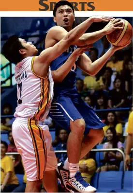  ?? JUAMI Tiongson (right) of Ateneo gets fouled on his way to the hoop by UST skipper Jeric Fortuna.
AUGUST DELA CRUZ ??