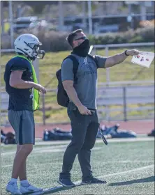  ?? Bobby Block/The Signal ?? West Ranch football head coach Chris Varner is excited about the prospects this season for quarterbac­k Walker Eget, who will lead the offense.