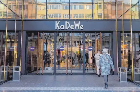 ?? FOTO: DAVID INDERLIED/IMAGO ?? Das Kaufhaus des Westens in Berlin ist bekannt für sein gehobenes Sortiment und Luxuswaren. Ende Januar hatte die KaDeWe-Gruppe, die zur Signa-Gruppe von René Benko gehört, Insolvenz in Eigenveran­twortung angemeldet.