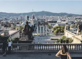  ??  ?? Vista de Barcelona desde el Palau Nacional, sede del MNAC, en Montjuïc