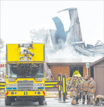  ?? Bizuayehu Tesfaye Las Vegas Review-journal @bizutesfay­e ?? Firefighte­rs from the Mount Charleston area were the first to arrive and were soon bolstered by crews from the Clark County and Las Vegas fire department­s.