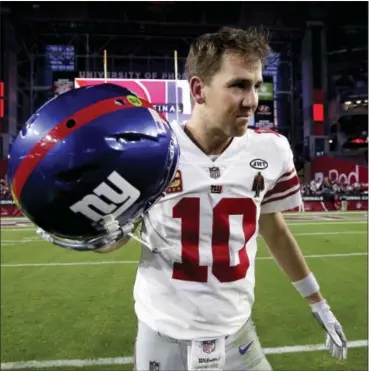  ?? RICK SCUTERI - THE ASSOCIATED PRESS ?? New York Giants quarterbac­k Eli Manning (10) leaves the field after an NFL football game against the Arizona Cardinals, Sunday, Dec. 24, 2017, in Glendale, Ariz. The Cardinals won 23-0.