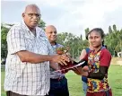  ??  ?? Skipper of Southern Province ‘A’ team Nipuni Rasanjali receives Bowl trophy from Rohan Gunarathne, the Executive Director of SLR